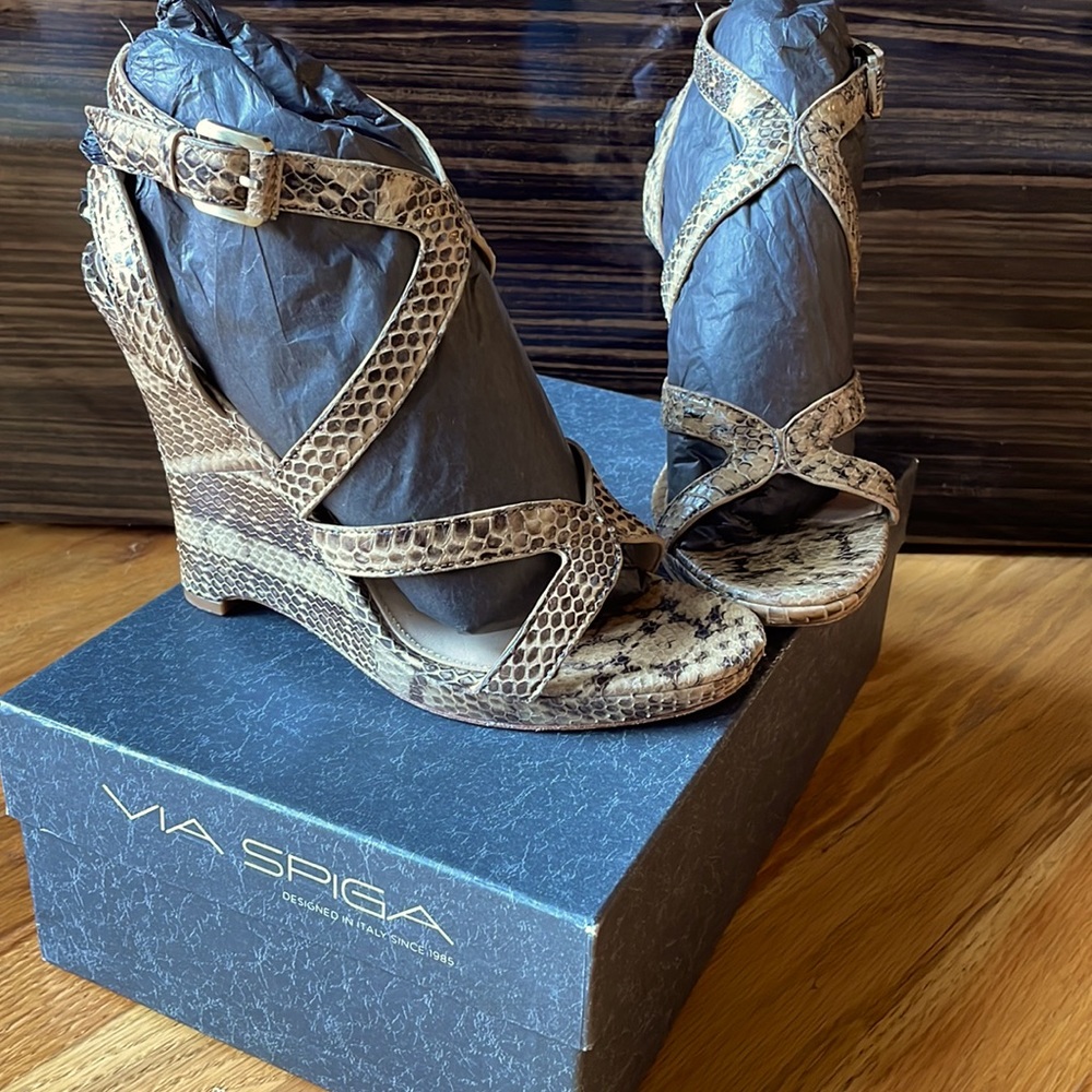 Via Spiga Snakeskin Embossed Wedge Heels Size 8. Excellent condition